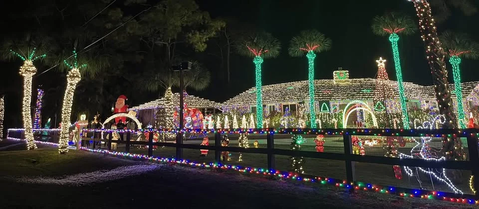 Country Roads Christmas Light Show display